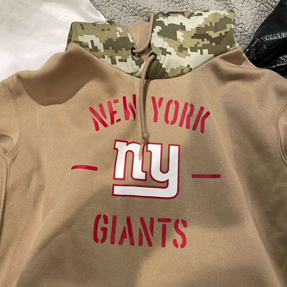 New York Giants NFL, Nike sweatshirt, camo size medium